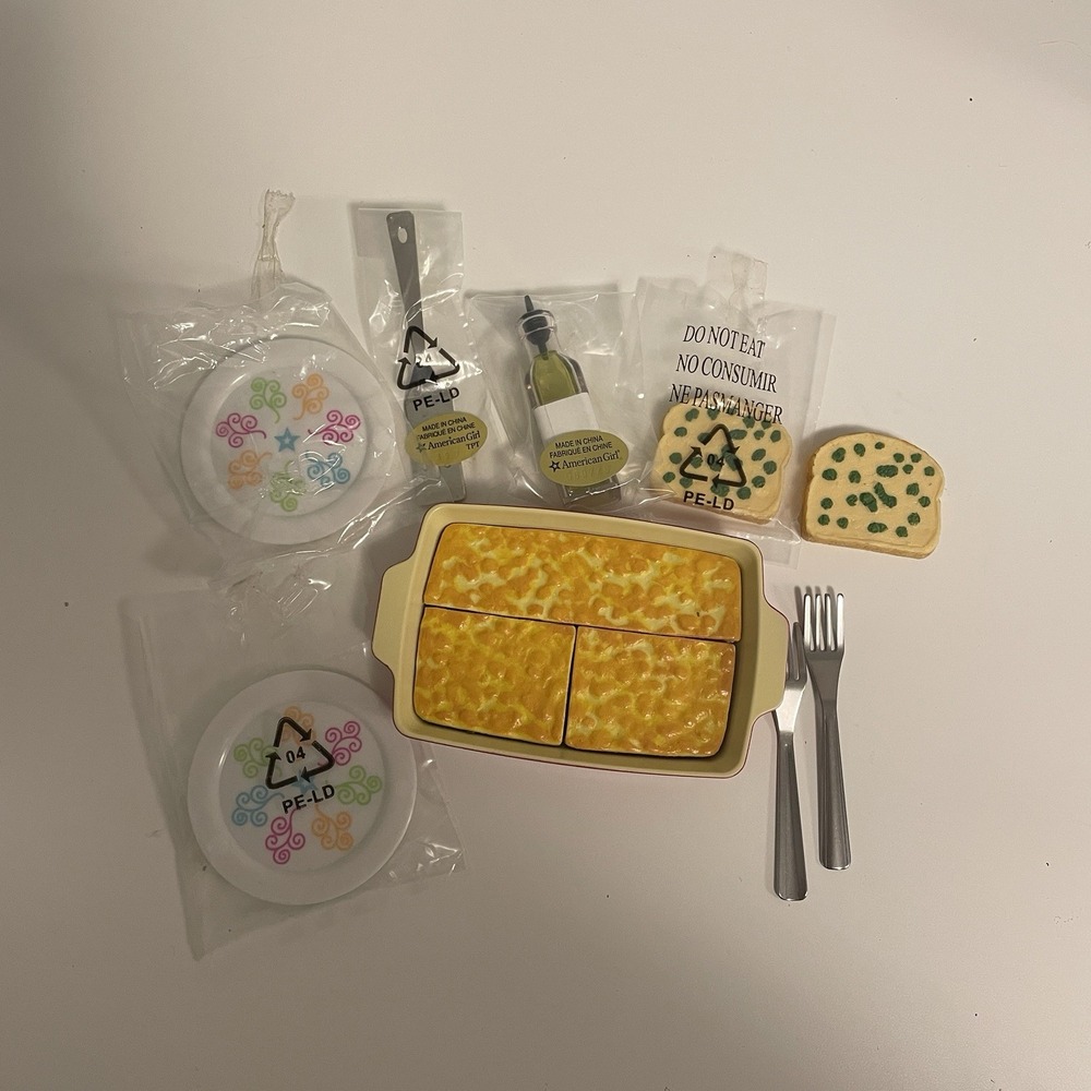 Retired American‎ Girl Truly Me Lasagna Dinner Set Complete In Box 2016 EUC - Picture 3 of 4